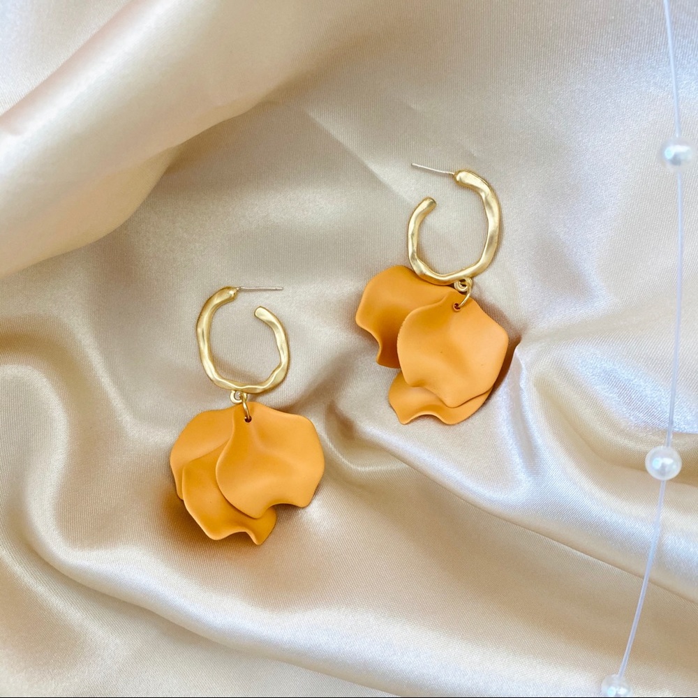 💙Flower Panel Dangled Mustard Yellow